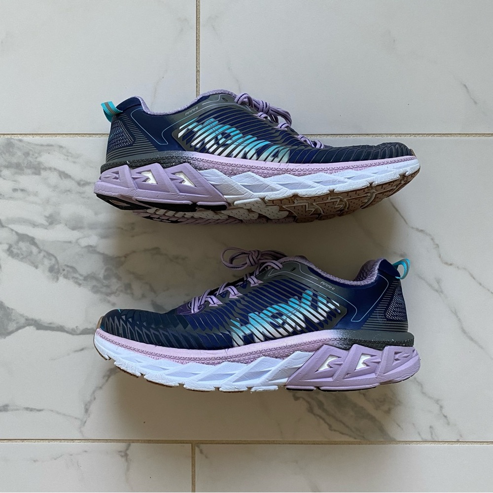 Hoka One Arahi Running Shoes Women's Size 9 Medival Blue Lavender 1017573 MBLV